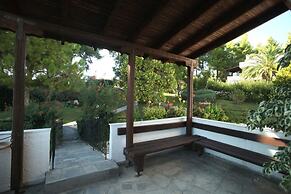 Elani Private Retreat - Villa Anna Garden Escape