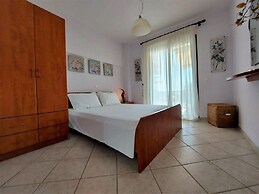 Elani Private Retreat - Villa Anna Garden Escape
