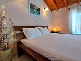 Elani Private Retreat - Villa Anna Garden Escape