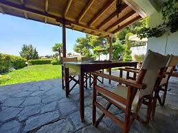 Elani Private Retreat - Villa Anna Garden Escape