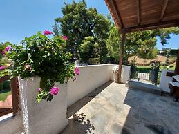 Elani Private Retreat - Villa Anna Garden Escape