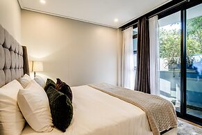 Modern Central Secure Cape Town 2bed Bantry Suite