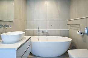 Modern Central Secure Cape Town 2bed Bantry Suite