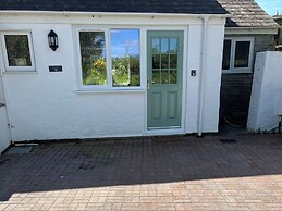 Elder Cottage Studio