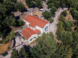 Alisachni Apartments