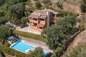 Alisachni Apartments