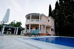 Alisachni Apartments