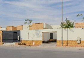 Portal Chalets With Private Pool-AlRawda