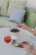 Amalie Suites