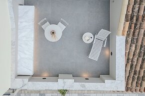 Amalie Suites