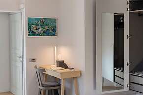 Amalie Suites