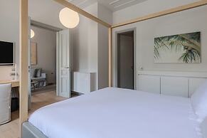 Amalie Suites