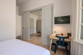Amalie Suites