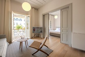 Amalie Suites