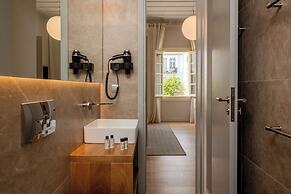 Amalie Suites