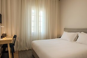 Amalie Suites