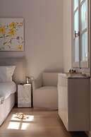 Amalie Suites