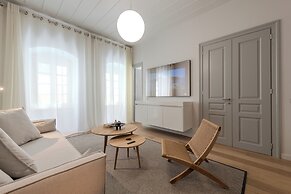 Amalie Suites
