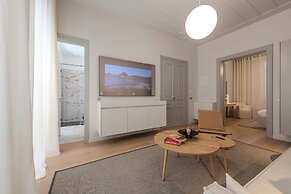 Amalie Suites