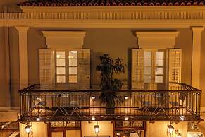 Amalie Suites