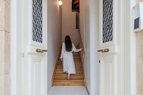 Amalie Suites