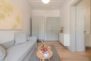 Amalie Suites