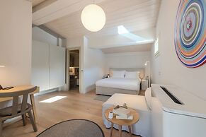 Amalie Suites