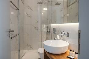Amalie Suites