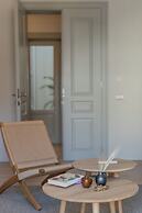 Amalie Suites