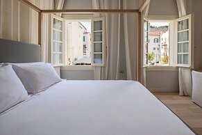 Amalie Suites