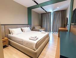 Green Light Hotel