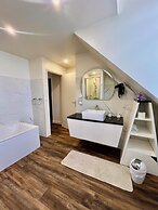 ARMOR HOTEL