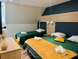 ARMOR HOTEL