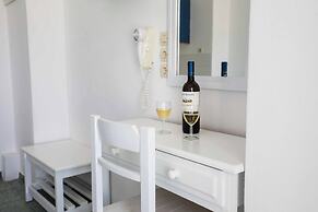 Finikas Santorini