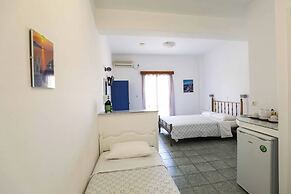 Finikas Santorini
