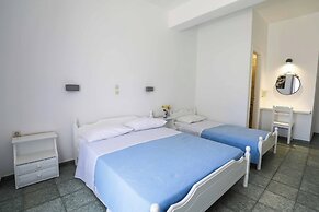 Finikas Santorini