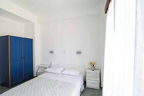 Finikas Santorini