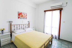 Finikas Santorini