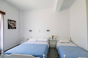 Finikas Santorini
