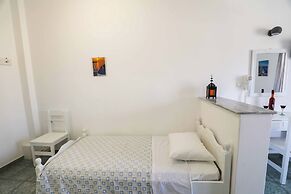 Finikas Santorini