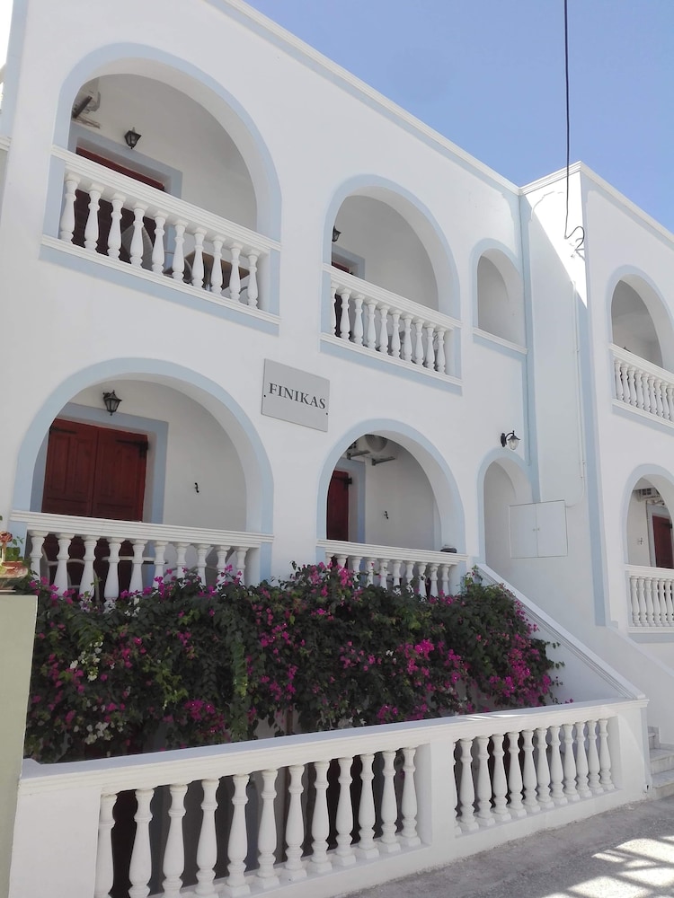 Finikas Santorini