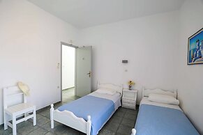 Finikas Santorini