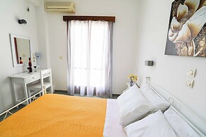 Finikas Santorini