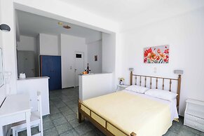 Finikas Santorini