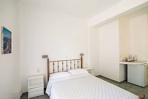 Finikas Santorini