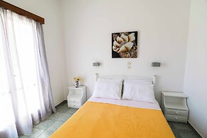 Finikas Santorini