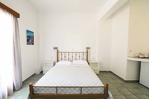 Finikas Santorini