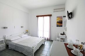 Finikas Santorini