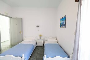 Finikas Santorini