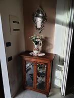 DUETERRE ROOM & HOST
